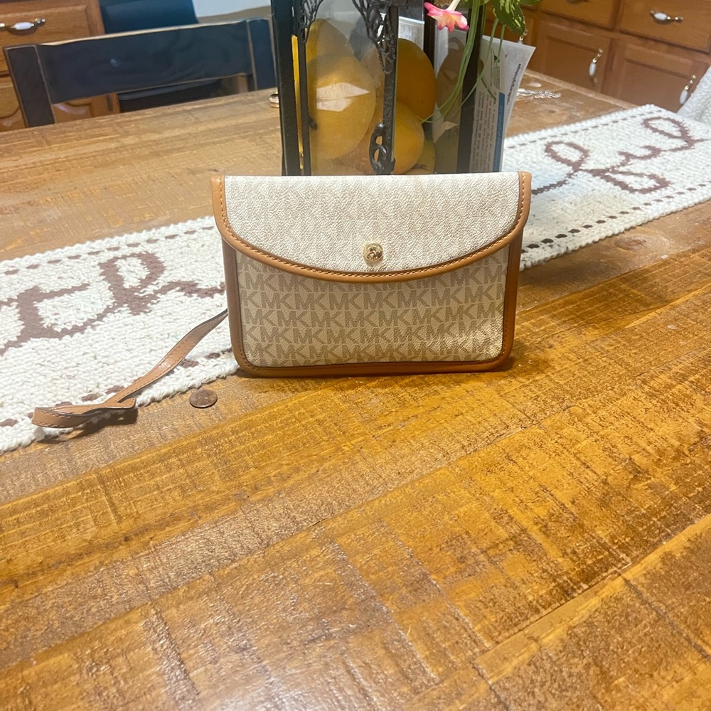 Michael Kors Wristlet